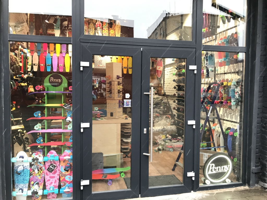 Вход в магазин пенни Вход в магазин пенни